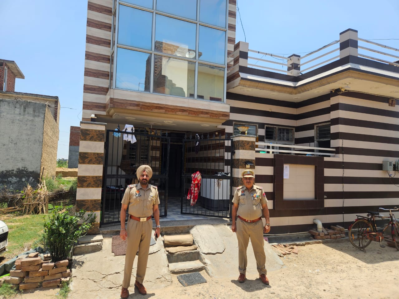 SAS Nagar Police Freezed Property of Drug Smugglers as a part of Yudh Nashian Virudh